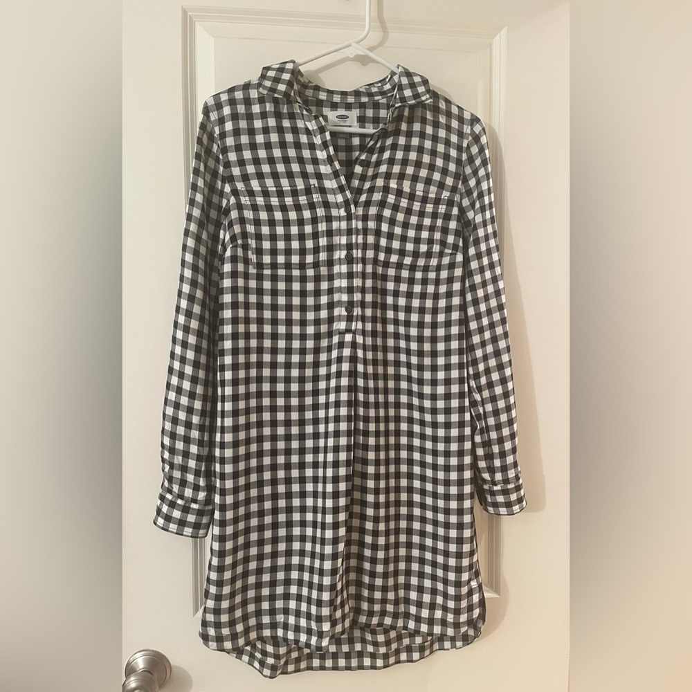 ~Old Navy black/white checkered dress
~Size women’s XS